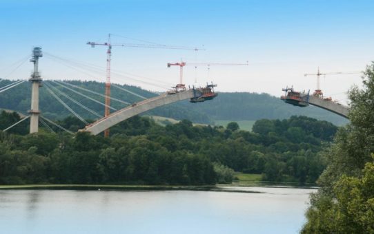 Mit dem Zug in Höchstgeschwindigkeit durch den Thüringer Wald