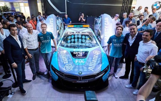 Neu an der Spitze des Formel-E-Starterfeldes: Premiere für das Qualcomm BMW i8 Coupé Safety Car der nächsten Generation in Chile