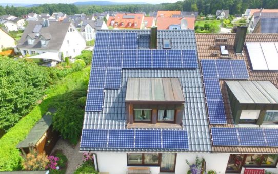 "Entdecke Dein Dach als Stromerzeuger" - das erste Panasonic-Solar Modul schenken wir Dir