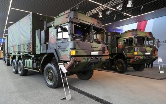 Rheinmetall liefert hochmoderne Logistik-LKWs an die Bundeswehr aus - Feierliche Übergabe der ersten Fahrzeuge in München