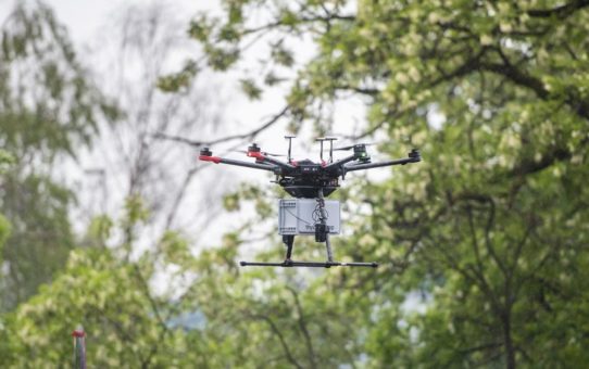 Erfolgreicher Demonstrationsflug: Autonome Transportdrohne beschleunigt Anlieferung von Laborproben bei thyssenkrupp Steel um rund 70 Prozent