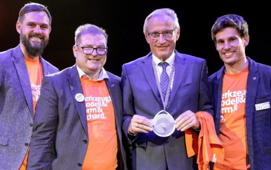 Professor Fritz Klocke empfängt Branchenauszeichnung des industriellen Werkzeugbaus