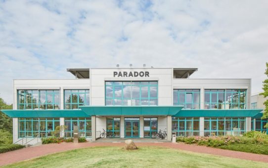 Parador GmbH eliminiert Dateninseln und strebt zentrale und konsistente Produktinformationen für alle Ausgabemedien an