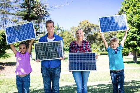 Michael Vogtmann im Bayerischen Rundfunk mit iKratos SunPower BalkonSolar Modul