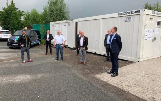 Initiative #LogistikHilft: Kostenlose Sanitärcontainer für LKW-Fahrerinnen und -Fahrer im GVZ Bremen aufgestellt