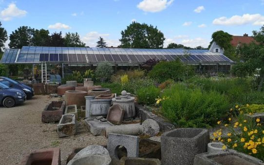 Solaranlage mit Photovoltaik für vorhandene Gewächshäuser