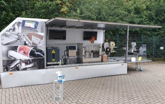 Unterwegs mit mobilem Messestand