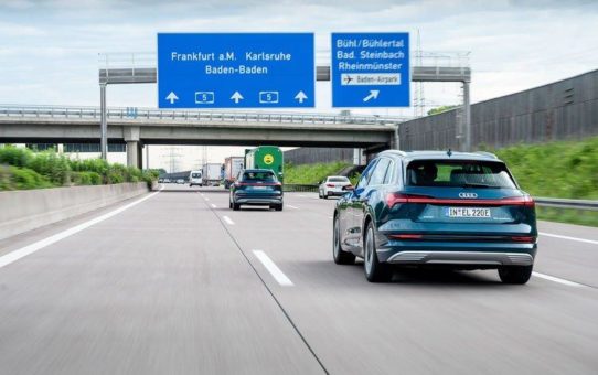 Intelligenter Assistent für elektrisches Fahren: der Audi e-tron Routenplaner