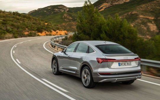 Audi verbessert die e-tron-Baureihe weiter:  AC-Laden mit 22 kW Leistung, mehr Fahrkomfort