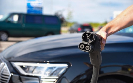 TÜV SÜD: Urlaubsreise mit dem Elektroauto? Klar geht das!