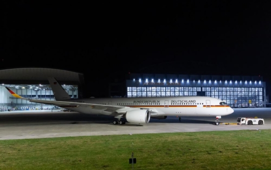 Zweiter Airbus A350 der Luftwaffe zur Kabinenausstattung in Hamburg