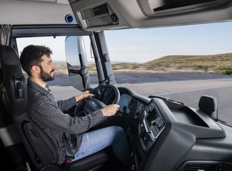 IVECO Driver Pal: IVECOs bahnbrechender sprachgesteuerter On-Board-Fahrerbegleiter