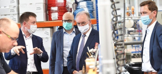 Minister Haseloff bei Novoplast Schlauchtechnik in Halberstadt