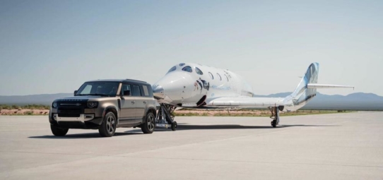 "Mission possible": Land Rover unterstützt den ersten komplett bemannten Weltraumflug von Virgin Galactic