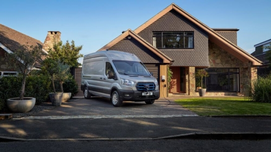 Neuer Ford E-Transit feiert öffentliches Europa-Debüt auf der Nutzfahrzeugshow in Birmingham