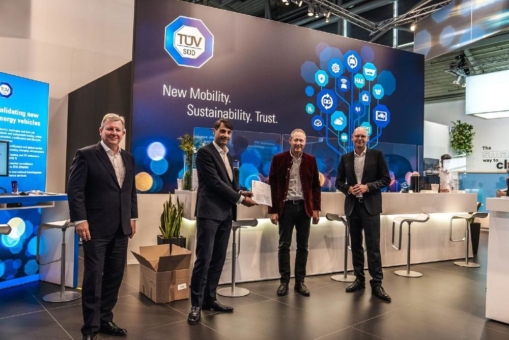 Neue Partnerschaft: MOTORWORLD München und TÜV SÜD