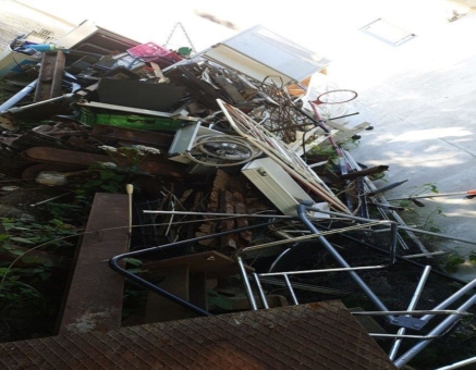 Die Schrottabholung Recklinghausen kommt zum Kunden nach Hause und erlöst ihn von den ausrangierten Materialien