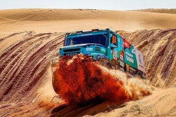 Halbzeit bei der Rallye Dakar 2022 - PETRONAS Team De Rooy IVECO platziert zwei Trucks in den Top 10