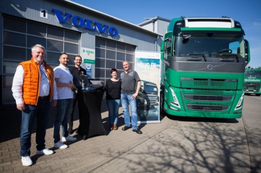 Erster Volvo FH der neuen Modellreihe für Deutschland in Hessen übergeben