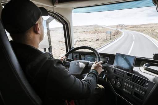 Volvo Trucks beginnt den Verkauf der neuen Lkw in Deutschland und stellt dabei den Fahrer in den Fokus