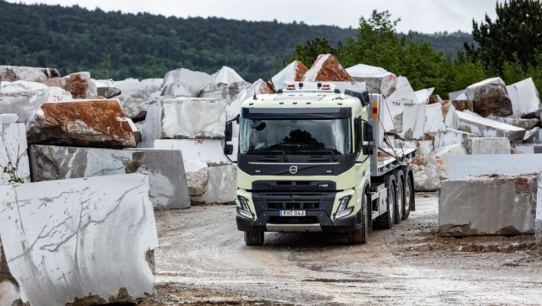 Volvo Trucks führt mit dem neuen Volvo FMX seinen robustesten Baustellen-Lkw in die Zukunft