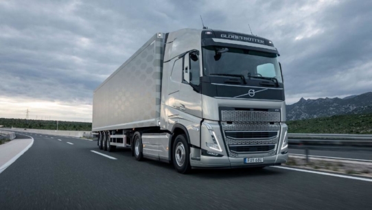 Volvo Trucks bringt den neuen Volvo FH auf den Markt - die nächste Generation von Lkw, die speziell auf den Fahrer ausgerichtet ist