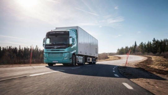 Volvo Trucks präsentiert elektrischen Konzept Lkw für den Baubetrieb und den Regionalverkehr