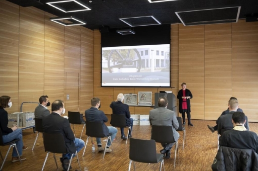 Zwei GeoKoffer für die DHBW Mosbach - Minister Peter Hauk MdL überreicht der Hochschule modernes Geologie-Lehrmittel