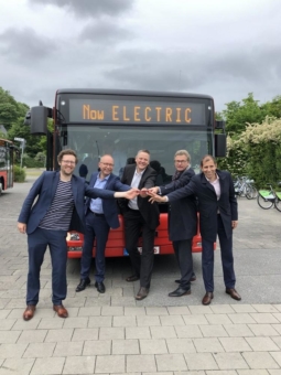 Aus Diesel- wird Elektrobus: Erster umgerüsteter Elektrobus geht in Schleswig-Holstein an den Start