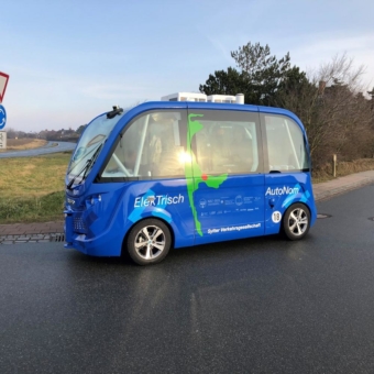 Autonomer Bus der Sylter Verkehrsgesellschaft geht auf die Teststrecke in Keitum