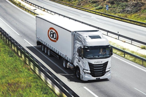 "Zeit für Veränderung - Zeit, am Leben zu bleiben" - IVECO engagiert sich für die Initiative "Hellwach mit 80 km/h"