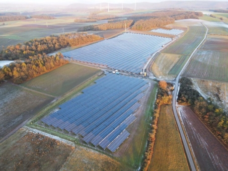 Erster Trianel Solarpark in Bayern geht in Betrieb