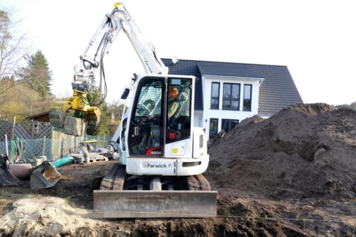 Wo kein Platz im Garten - Takeuchi Hüllkreisbagger