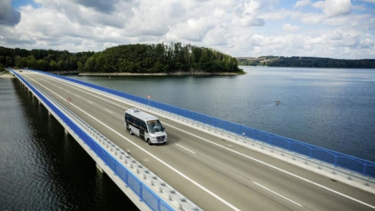 Innovationsfeuerwerk von Mercedes-Benz Omnibus: neuer vollelektrischer eCitaro G mit Festkörperbatterien, neuer wirtschaftlicher und vielseitiger Überlandbus Intouro, neuer Minibus Sprinter City 75