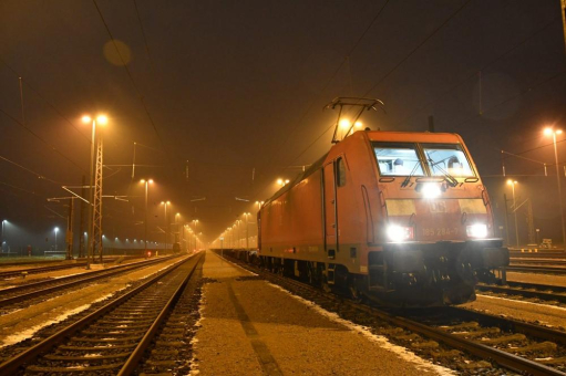 Freie Fahrt mit der E-Lok zum JadeWeserPort