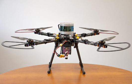 IPH entwickelt autonom fliegende Indoor-Drohne