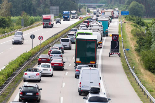 TÜV Rheinland: In Autobahnbaustellen stets Ruhe bewahren