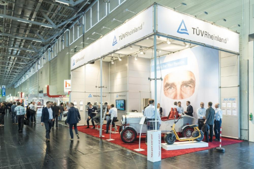 Zweiradmesse Intermot: Rasanter Kurvenkünstler am TÜV Rheinland-Stand