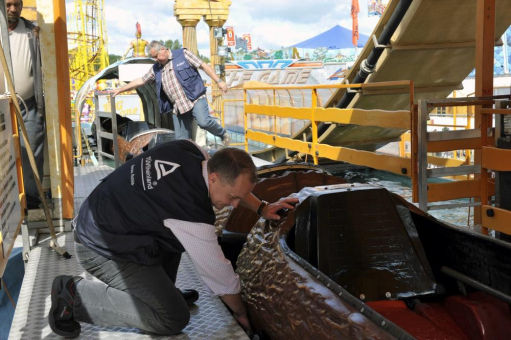 Benutzung von Achterbahnen und Karussells: Hinweisschilder genau beachten