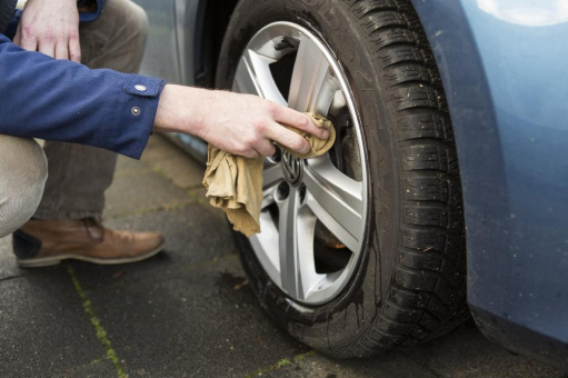 Frühjahrskur fürs Auto: Salz und Schmutz gründlich entfernen