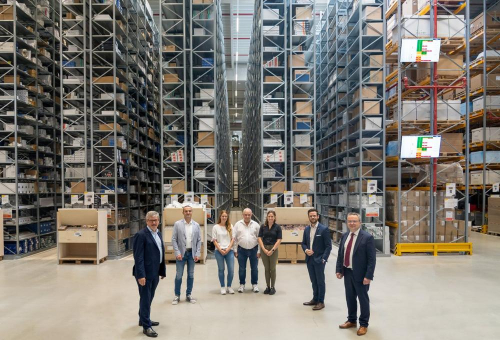 Oberbürgermeister Felix Heinrichs besucht neues Reuter-Logistikzentrum in Rheindahlen