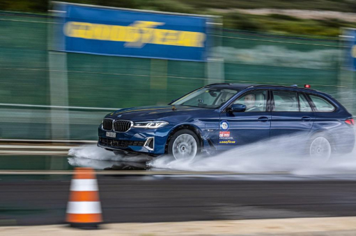 Neutrales Doppel: Schweizer auto-illu und TÜV SÜD testen Reifen