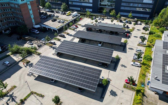 Hamburgs größter Solarparkplatz bei Jungheinrich eingeweiht