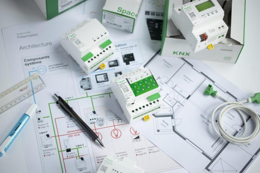 Neue KNX Aktoren und optimierte Logikcontroller von Schneider Electric sorgen für smarten Wohnkomfort