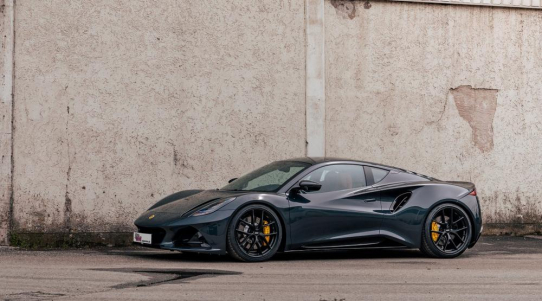 KW hat zwei neue Solid-Piston-Fahrwerke für Lotus Emira entwickelt: