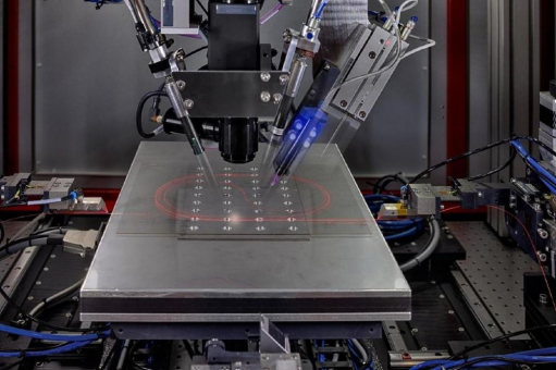 Vervollständigung der Prozesskette: Am Fraunhofer IZM gelingt die automatisierte Messung von Lichtwellenleitern in Glas