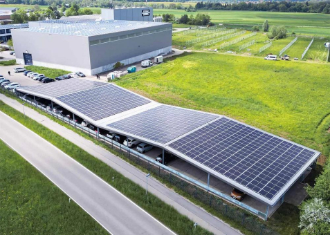 Parkplatz-PV (Solarparkplatz Anlage) und vertikale Photovoltaik Anlage (Agri-PV) bei der Gebr. Schwarz GmbH in Rottweil-Neukirch