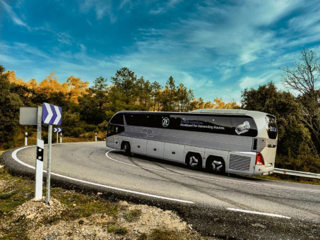 Effizienz für Reisebusse im anspruchsvollen Einsatz: ZF präsentiert Getriebesystem EcoLife CoachLine