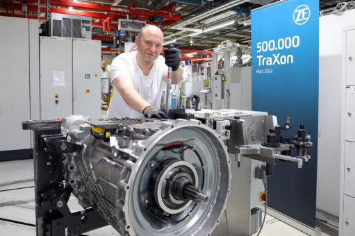 Globaler Erfolg made in Friedrichshafen: ZF feiert 500.000tes TraXon-Getriebe