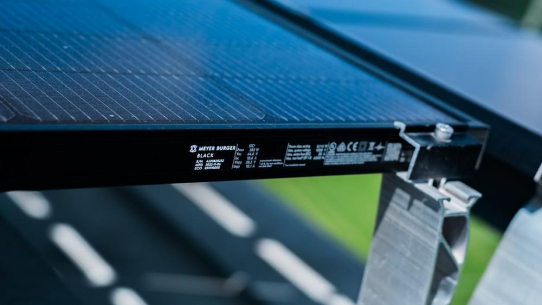 Infomaniak baut Energieautonomie mit in Europa hergestellten Solarkraftwerken aus